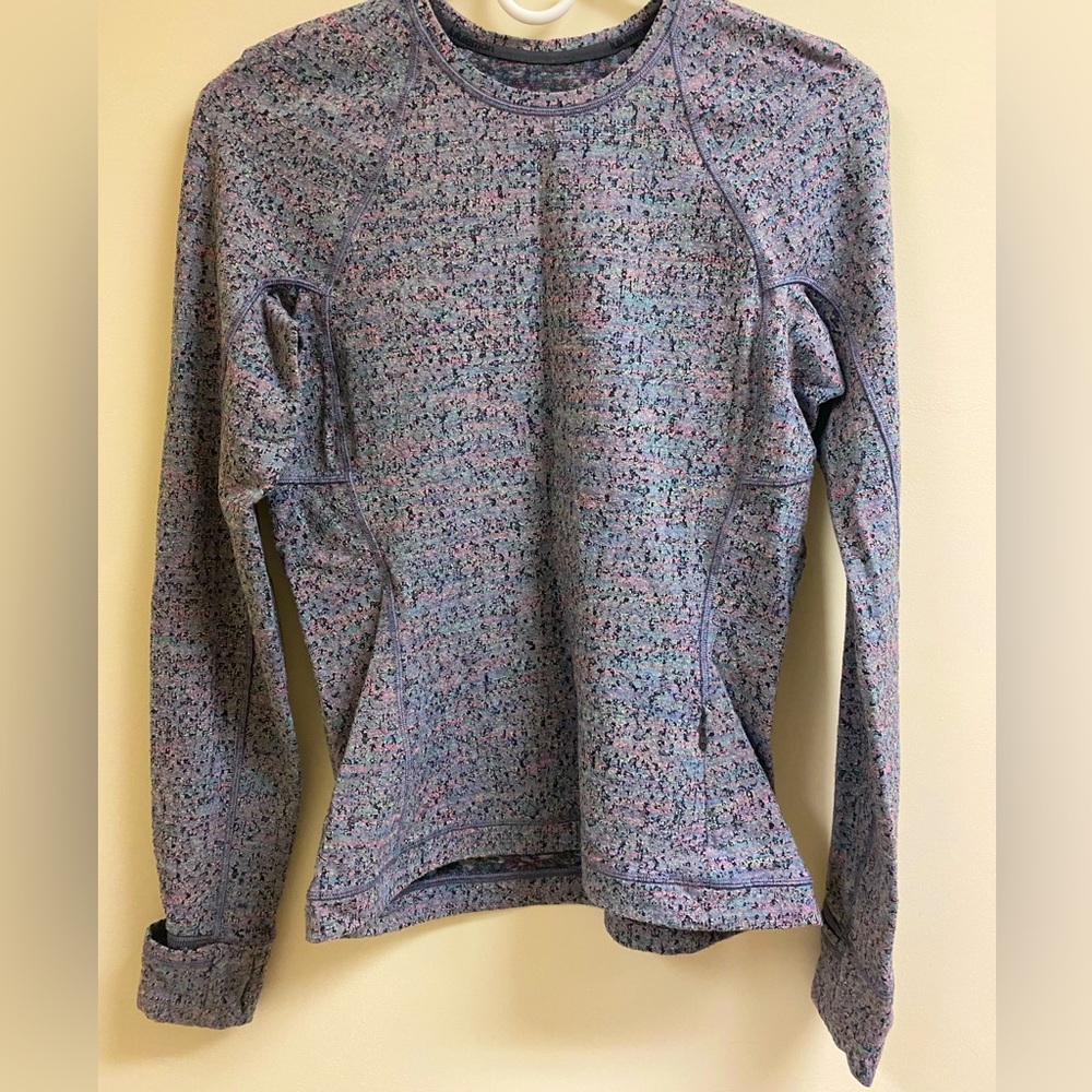 Lululemon size 6 long sleeve tunic with finger hole and key pocket.